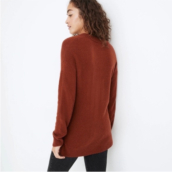 Madewell Bartlett V-Neck Pullover Sweater in Coziest Yarn - Picture 3 of 9
